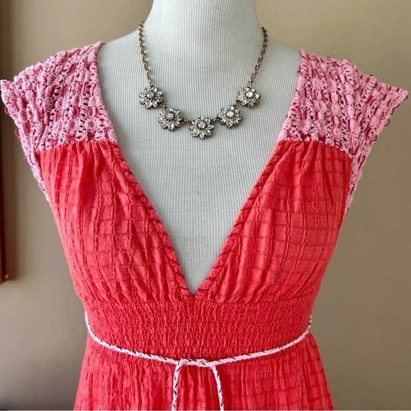 Vintage Free People Pink Red Crochet Smocked Mini Dress V-Neck Size 6 - Picture 3 of 9